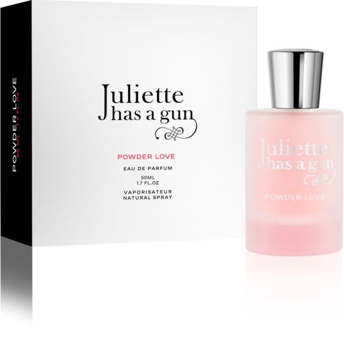 En parfylflaska med etiketten 'Juliette has a gun' och rosa vätska, bredvid en svart-vit förpackning.