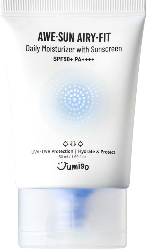 Eine weiße Tube mit Feuchtigkeitscreme mit Sonnenschutz, gekennzeichnet "AWE-SUN AIRY-FIT," mit blauer Kreisdesign und Jumiso-Logo.