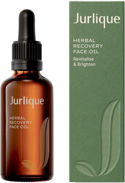 En brun flaske med pipette ved siden av grønt emballasje, merket Jurlique Herbal Recovery Face Oil, Revitalise & Brighten.