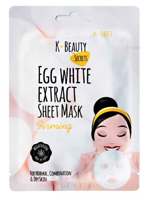 En ansiktsskjerm med en jente som holder et arkmaske, reklamerer for en mask med eggehvite-ekstrakt for huden. Det står 'firmin' og den er for normal tørr hud.