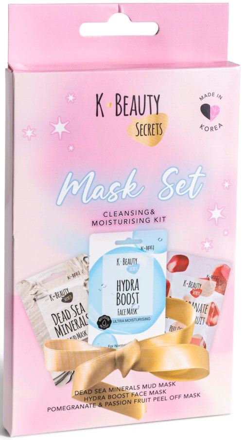 K-beautymaskset med tre olika ansiktsmasker och ett guldband, på pink och vit förpackning.