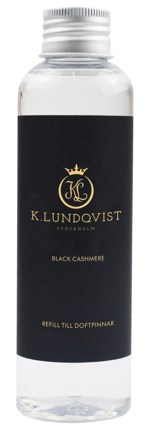 En tydlig flaska med svart etikett, gyllene text och silverlock, innehållande en vätska för påfyllning av parfym.
