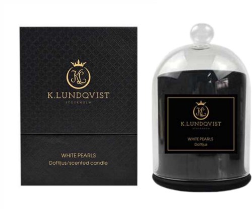En svart kartong och en glasljuslykta med svarta och gyllene etiketter, märkta 'White Pearls' av K. Lundqvist, Stockholm.