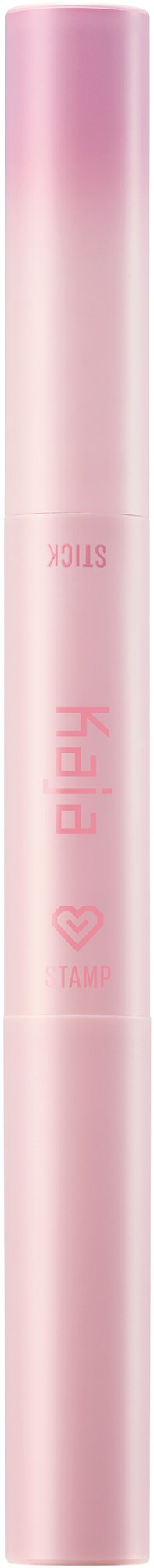 En rosa sylinderformet gjenstand, sannsynligvis en kosmetikk- eller hudpleieprodukt, med tekst og et lite hjertesymbol.