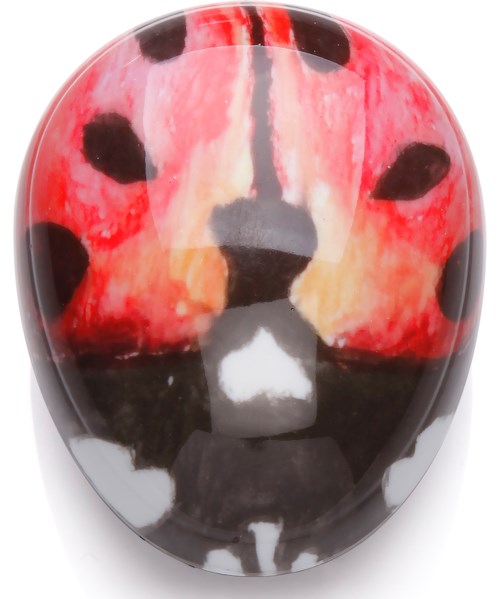 Ein glänzendes, rundes Objekt mit Wassermelonen-Design, das rote, grüne und schwarze Farben hat, die Frucht und Samen ähneln.