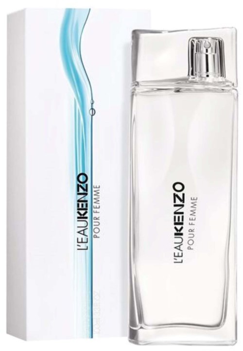 Przezroczysta butelka perfum z rozpylaczem obok białego pudełka z niebieskim wzorem, oznaczona 'L'Eau Kenzo Pour Femme.'