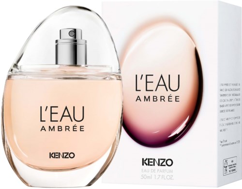 En parfymflaske og boks mærket L'EAU AMBRÉE af KENZO, med bløde fersken- og rosa farver og enkel design.