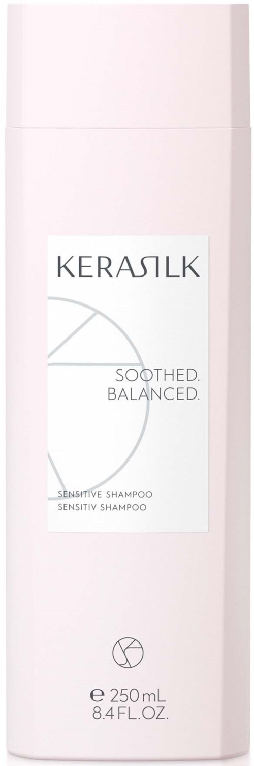 Een roze fles Kerasilk gevoelige shampoo van 250 ml, gemarkeerd als kalmerend en gebalanceerd. Klein logo onderaan.