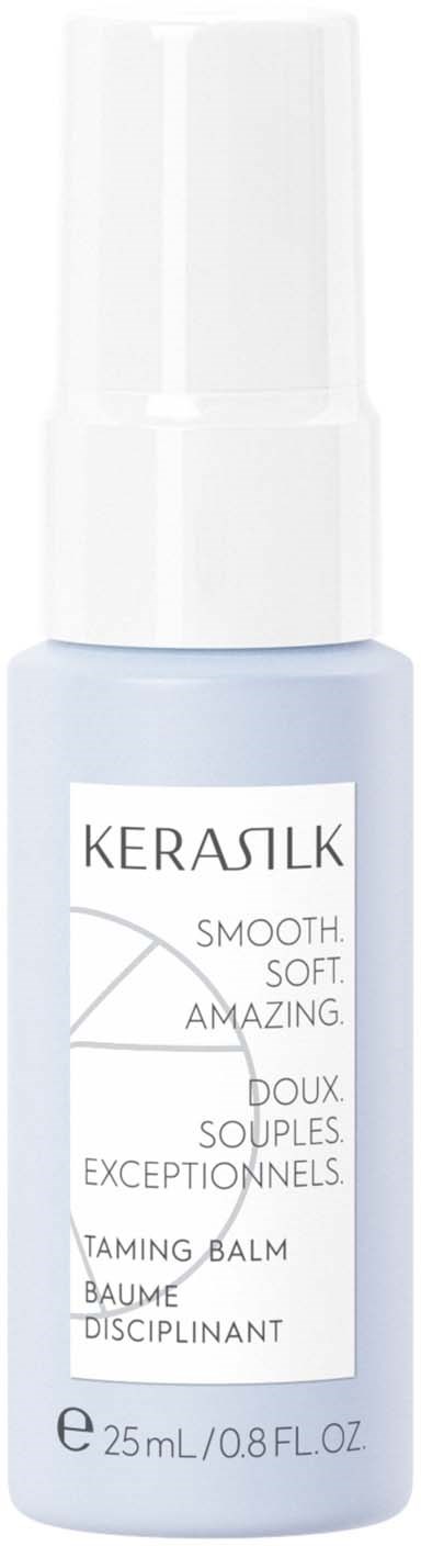 En liten flaske med kerasilk glattende balsam, lyseblå med hvit pumpe, merket med produktinformasjon og størrelse.