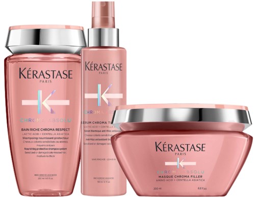 Zestaw trzech różowych produktów do włosów i skóry od Kérastase, w tym szampon, serum i maska.