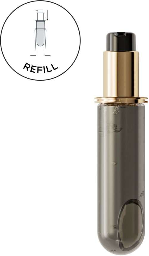 En grå kosmetikflaska med svart och guld lock, med refill-ikon ovanför.