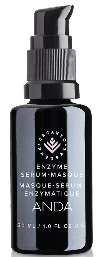 En svart flaska med pump, märkt för enzymserum, innehåller 30 ml hudvårdsprodukt.