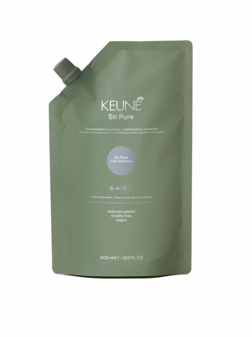 Vihreä täytepussi shampoolle, jossa lukee "KEUNE So Pure" ja tietoa virkistävästä shamposta.