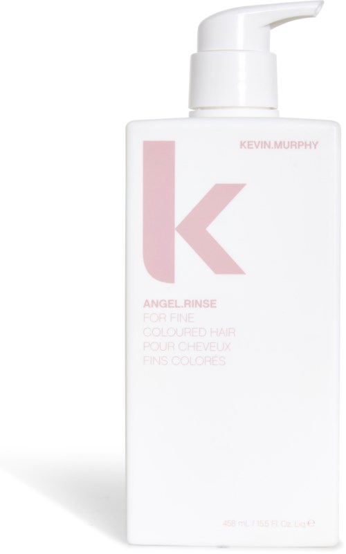 En hvit flaske med pumpe, merket Kevin Murphy Angel Rinse for fint, farget hår. Minimal design, rosa bokstav 'K' på forsiden.