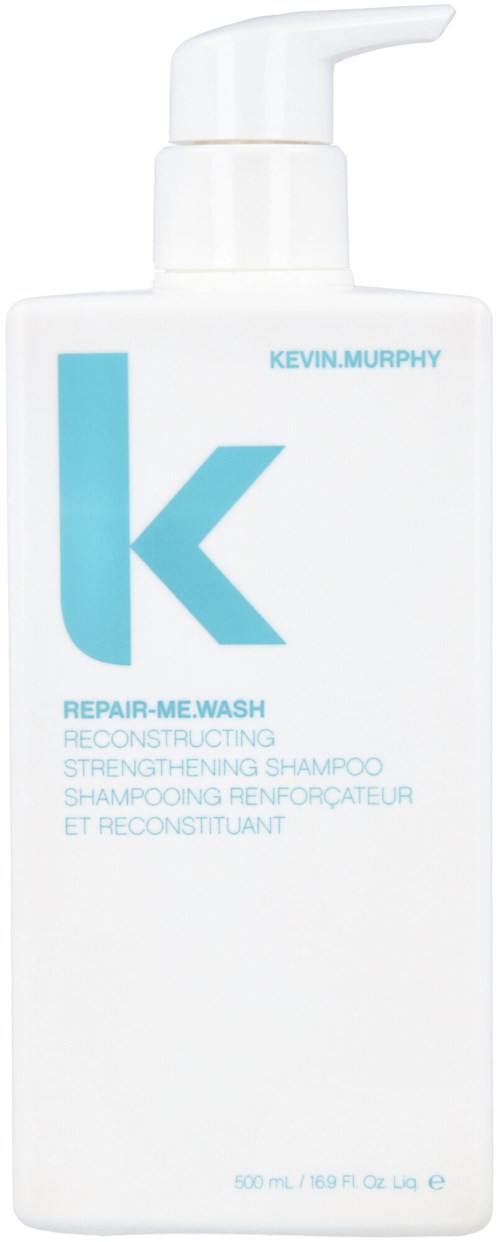 En hvit sjampo-flaske med en stor blå 'k' og tekst, merket som Kevin Murphy Repaired Me-Wash for hår.