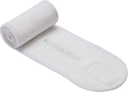 En vit sporthandduk med kardborre, delvis rullad, med grön text som säger Kevin Murphy.