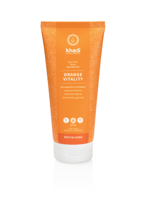 Oransje tube med hvit hett, merket 'Khadi Orange Vitality Shampoo', tilbyr fornyende og energigivende hårpleie.