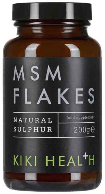 En brun flaska med etiketten 'MSM Flakes' med uppgifter om naturlig svavel och vikt, märkt 'Kiki Health' och svart lock.