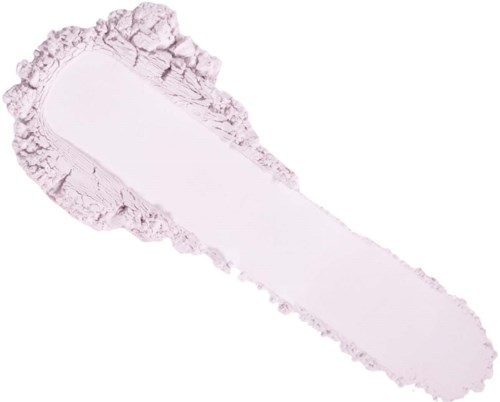 Biały sypki puder rozsmarowany z obok nim paskiem pudru, prawdopodobnie produkt kosmetyczny jak puder do twarzy lub ciała.