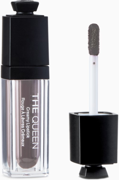 Läppglans i rör med svart lock, märkt "THE QUEEN" och "Creamy Lipstick."