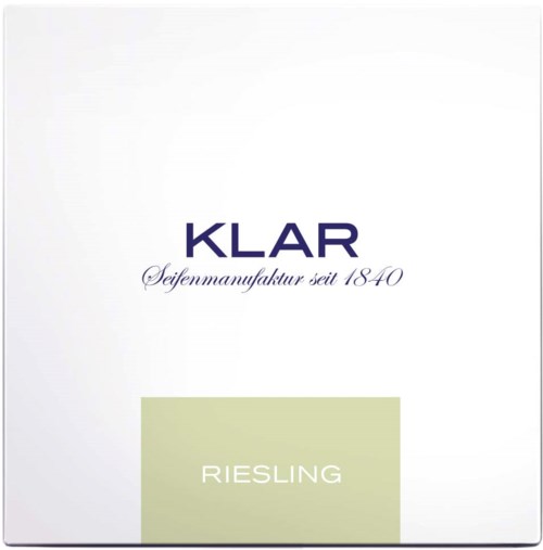Logo z tekstem, zawiera nazwę marki KLAR, hasło i rodzaj wina Riesling, na białym tle.
