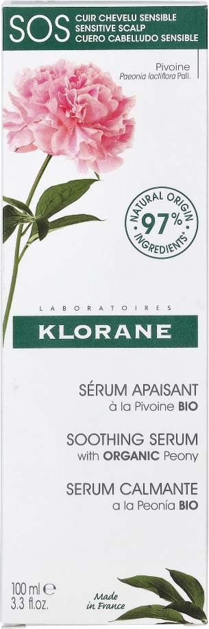 Łagodzący serum do wrażliwej skóry głowy, zawierający bio piwonię i 97% naturalnych składników, w białym i zielonym opakowaniu.