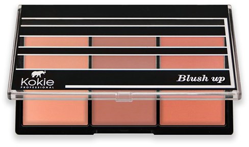 En makeup-palett med tre nyanser av blush i ett svart skal, märkt "Blush up" av Kokia.