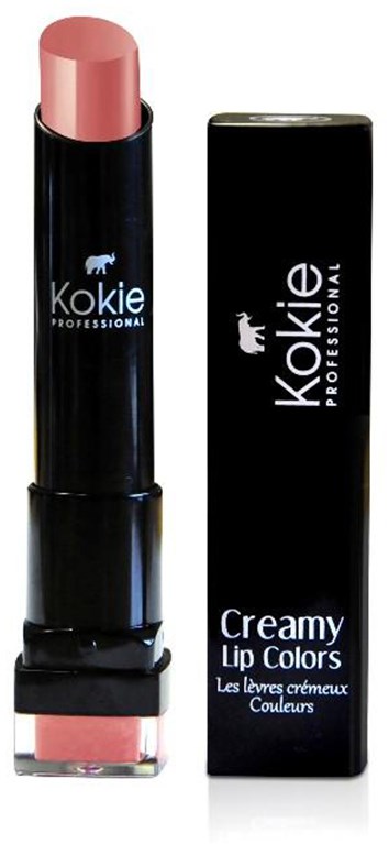 En leppestift viser lys rosa farge, i en svart tube med merkenavnet 'Kokie' og 'Professional' skrevet.
