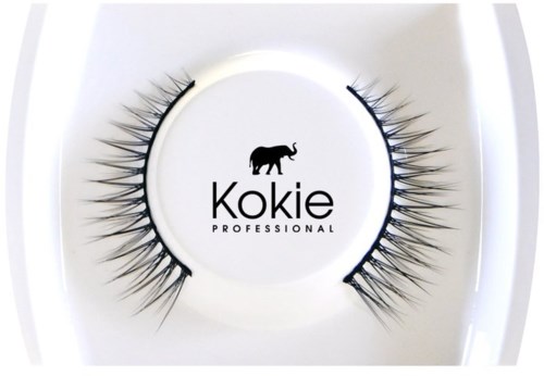 Falske vipper vist på en hvit tallerken med 'Kokie Professional'-logo og elefantsymbol.