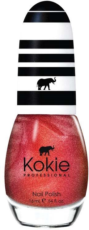 En nagellackflaska med svartvita ränder, en liten elefant och varumärkesnamnet "Kokie."