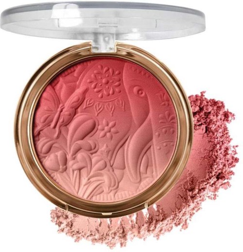 Een roze blush-doos met een natuurtaferel op de deksel, open met poeder ernaast gestrooid.
