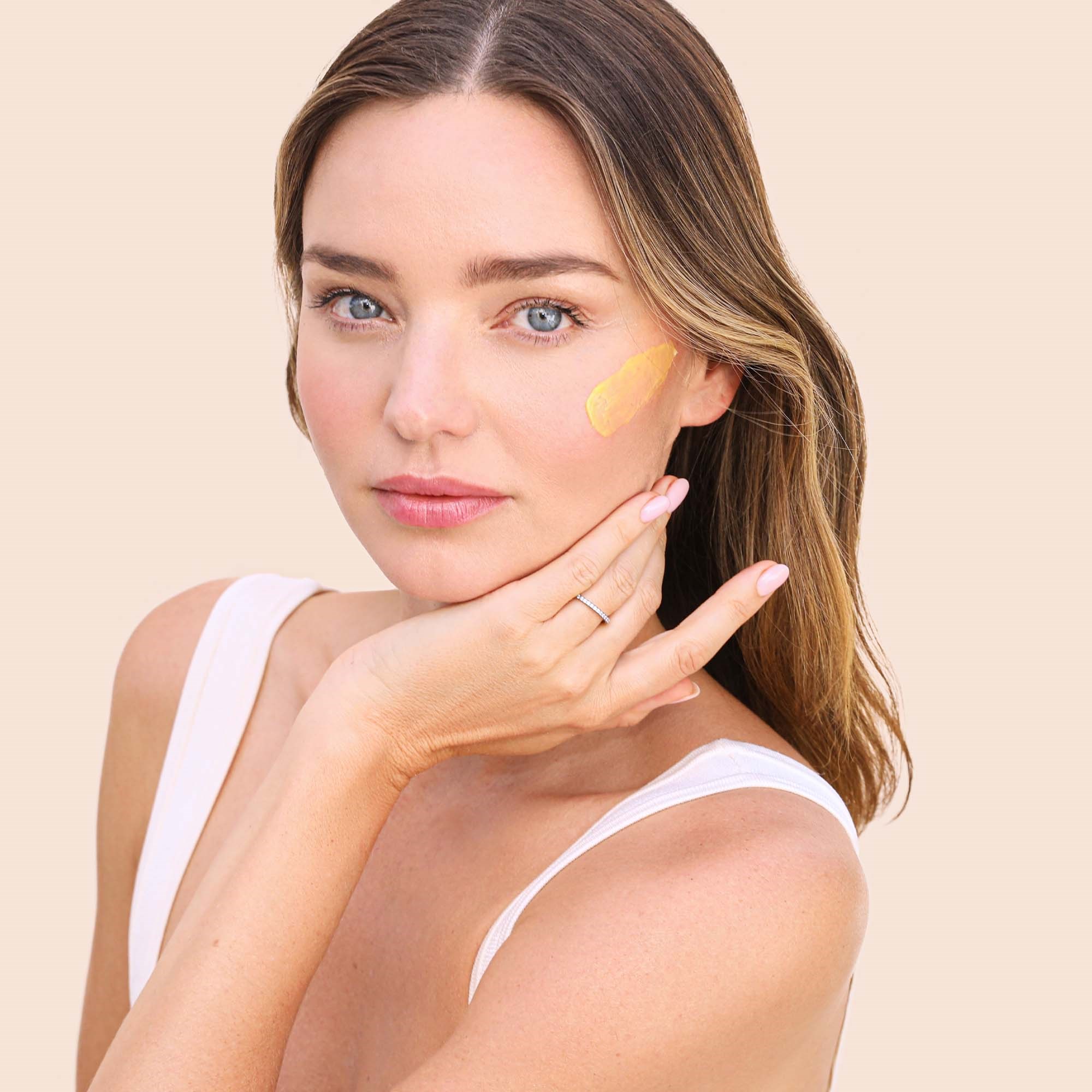 KORA Organics Organics Turmeric Glow Moisturizer 15 ml - Krem do twarz (obrázok 6)