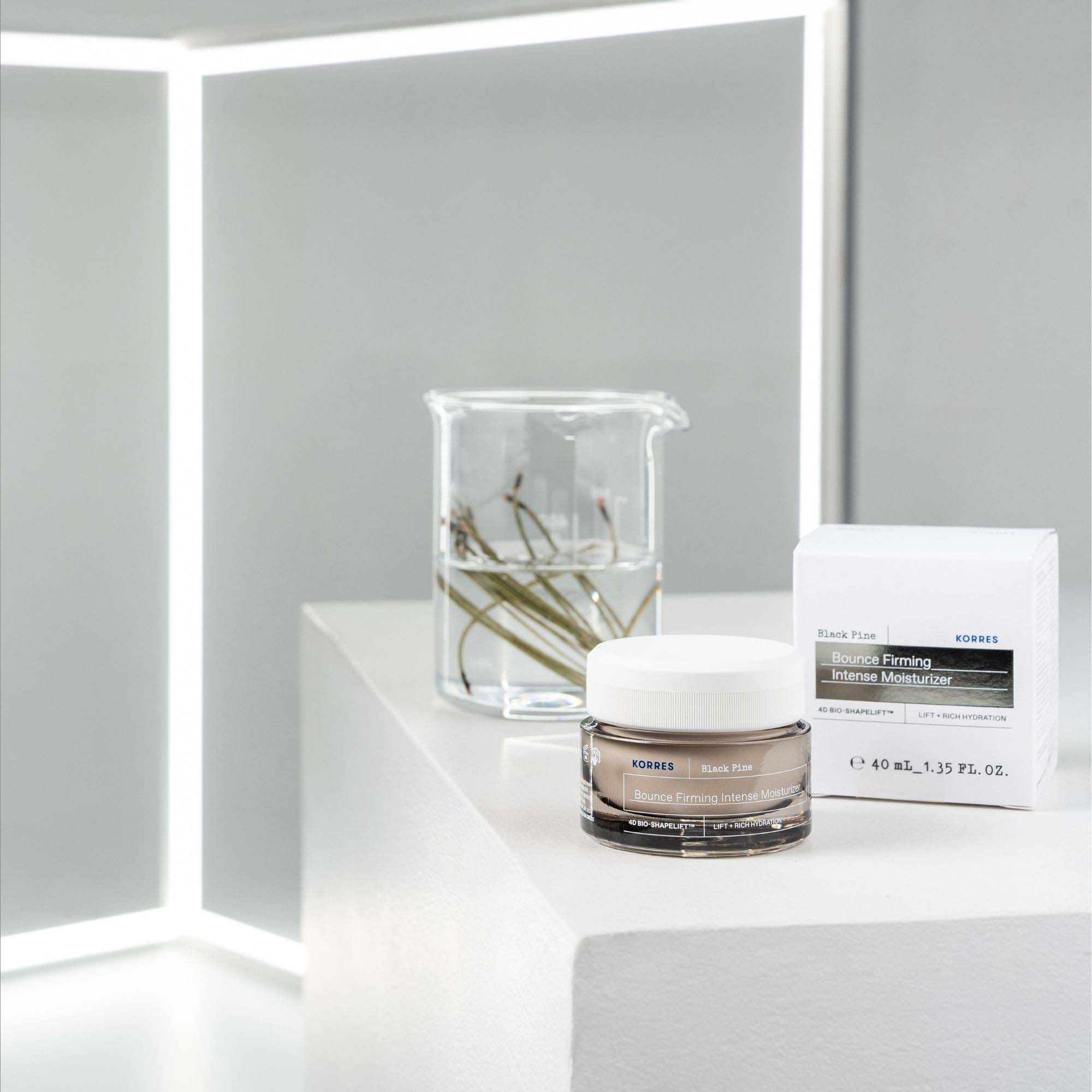 Alternativ bild 1 för Korres Black Pine 4D Bounce Firming Intense Moisturizer 40 ml