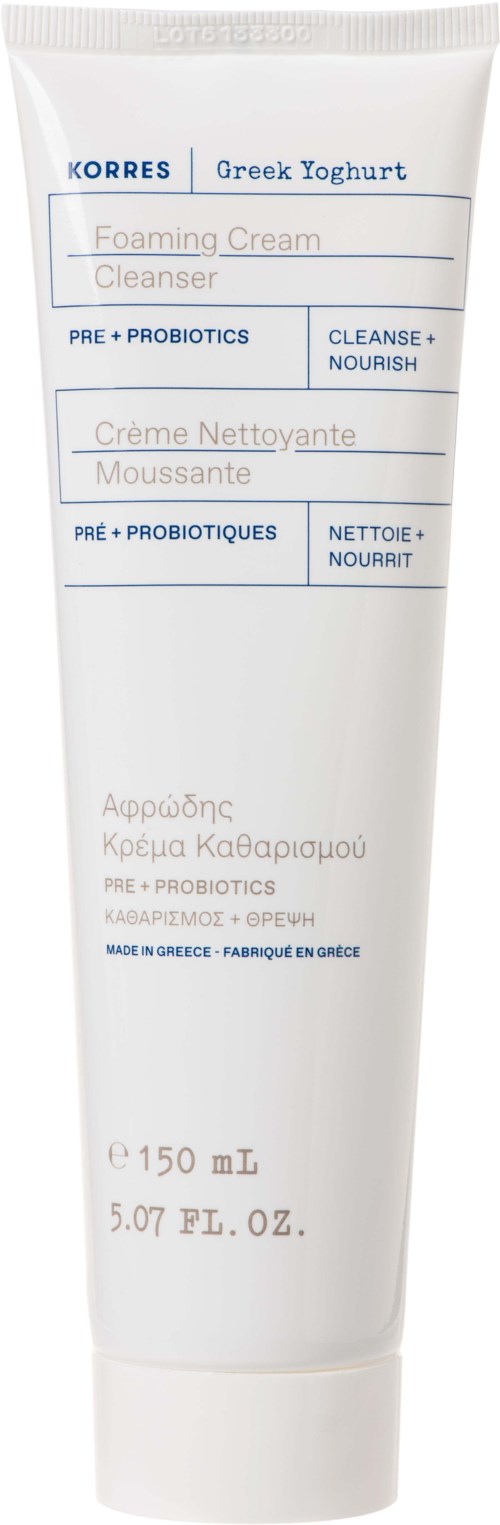 Valkoinen putkilon Korres Greek Yoghurt -puhdistuskermalla, siinä on sinistä tekstiä, joka kertoo tuotteen tiedot ja tilavuuden.