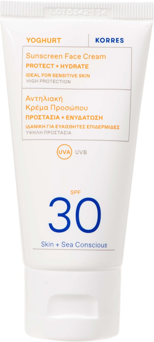 Biała tubka kremu przeciwsłonecznego SPF 30, etykieta po angielsku i grecku, dla wrażliwej skóry, wysoka ochrona i nawilżenie.
