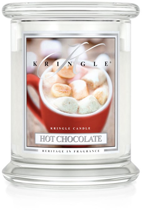 Ett klart glasljus med etikett som visar varm choklad med marshmallows, märkt som Kringle Candle.