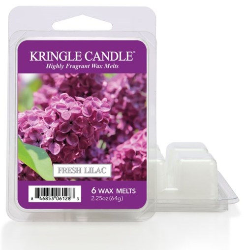 En beholder med lilla lilla blomster og etikett for 6 vokslys, merket fersk liljek, fra Kringle Candle.