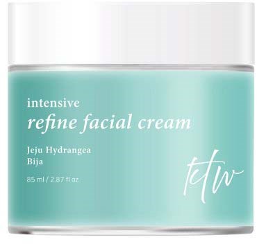 En ljusblå krämburk med vit lock, märkt "refine facial cream." Märket är Tetwo.