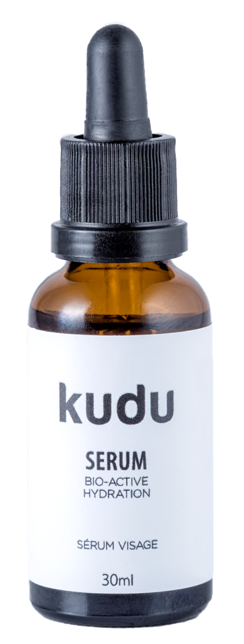 Brun glasflaska med svart droppkork, märkt 'kudu serum' för hudhydrering, 30ml.