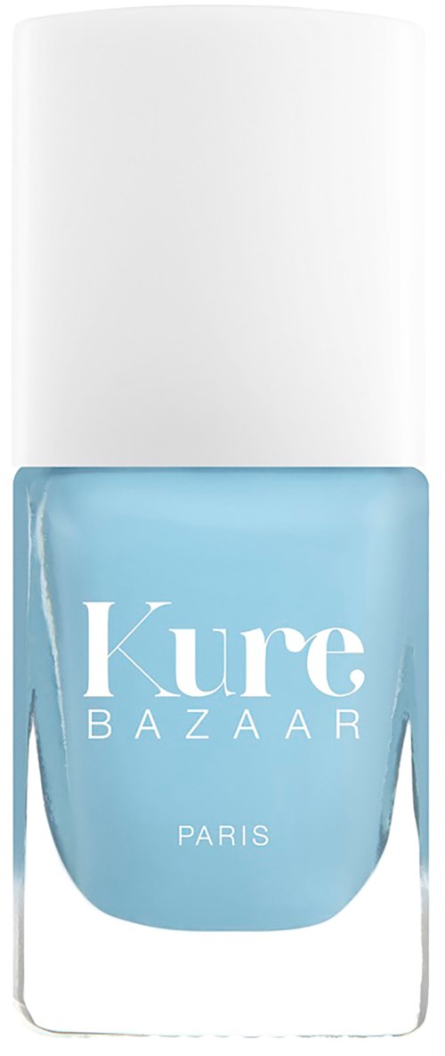 Een lichtblauwe nagellakfles met witte dop, gelabeld 'Kure BAZAAR PARIS'.