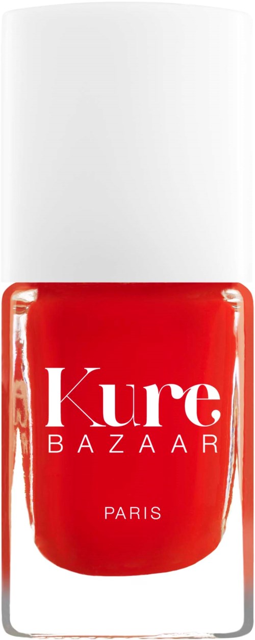 Röd nagellackflaska med vit topp, märkt 'Kure Bazaar Paris' framtill.