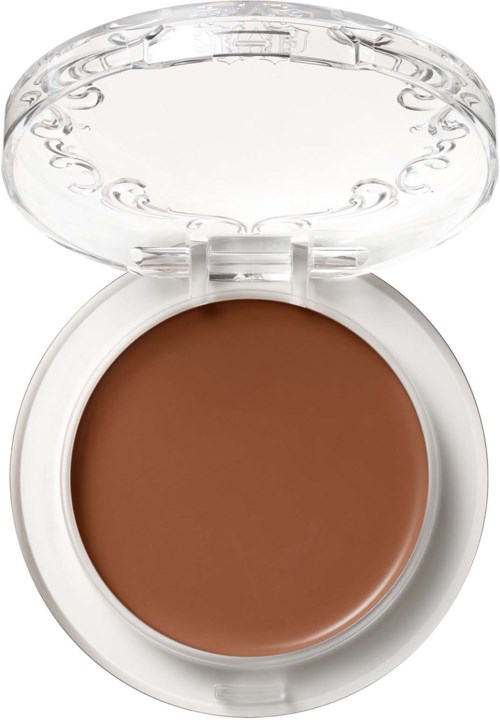 En rund kompakt som inneholder brun makeup, med lokk åpen.