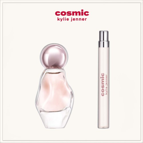 Cosmic parfymflaska med rund rosa kork och en smal vitt sprayrör med rosa text.