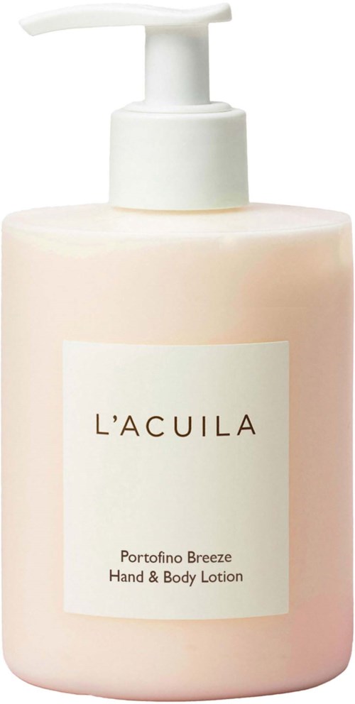 Vaaleanpunainen käsivaahtopullo, jossa on valkoinen pumppu ja etiketti L'ACUILA, Portofino Breeze Hand & Body Lotion.