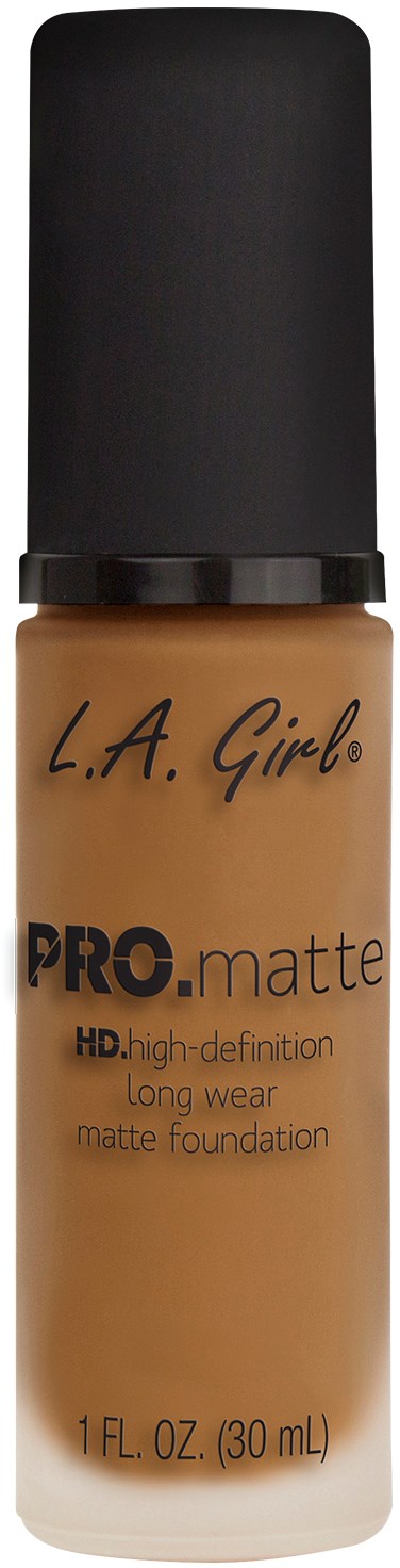 En flaska L.A. Girl PRO matt foundation med svart lock och beige vätska inuti.