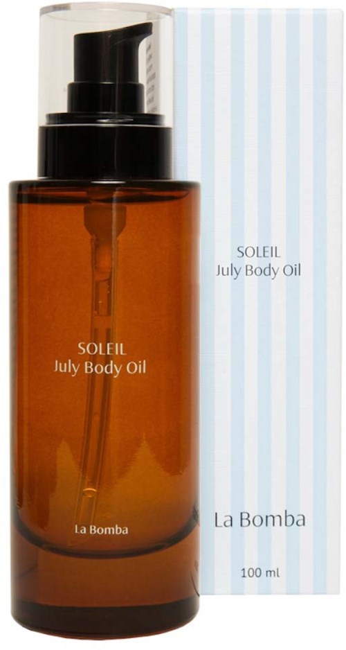 Brązowa butelka Soleil July Body Oil z czarną pompką obok niebiesko-białej pudełko.