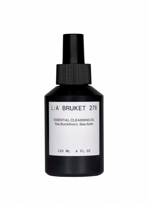 Czarna butelka z rozpylaczem, etykieta mówi o esencjonalnym oleju do oczyszczania, rokitnik i ostrokrzew, 120 ml.