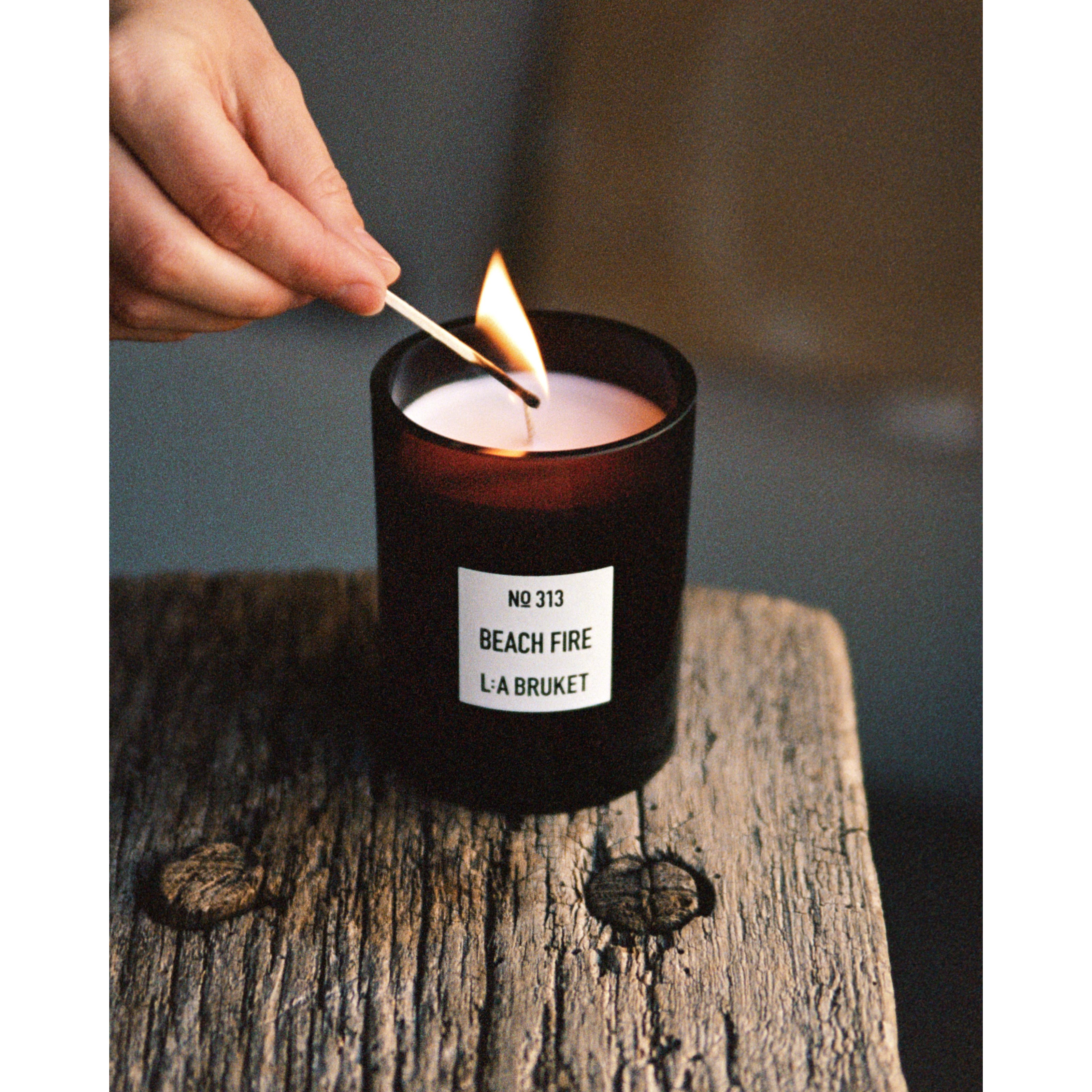 L:a Bruket 313 Candle Beach Fire 260 g (obrázok 3)