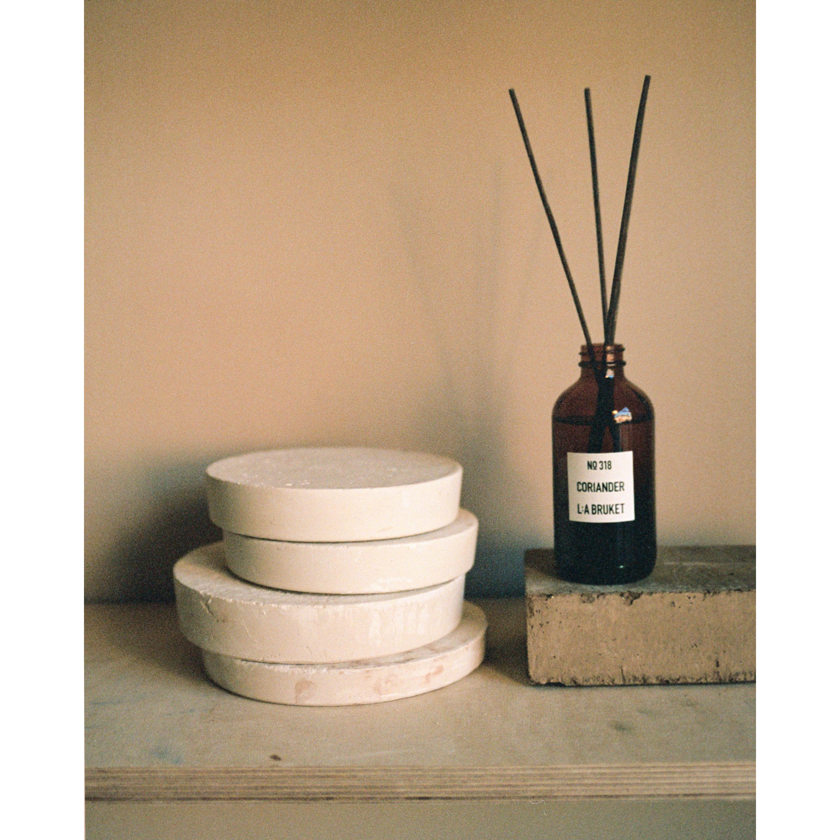 L:a Bruket 318 Room Diffuser Coriander 200 ml (obrázok 3)