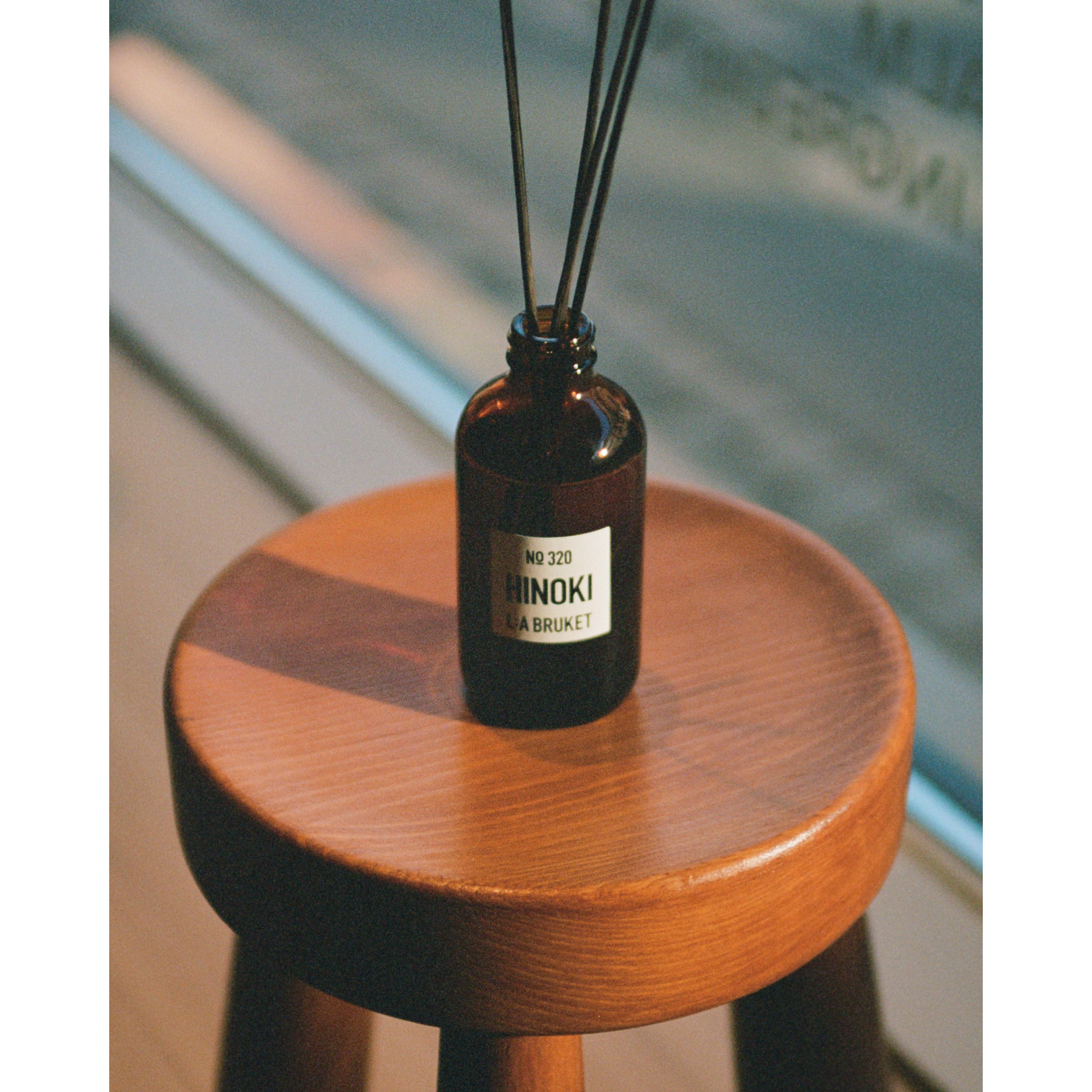 L:a Bruket 320 Room Diffuser Hinoki 200 ml (obrázok 3)